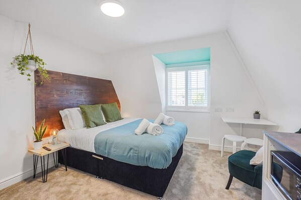 1 habitación, escritorio, tabla de planchar con plancha y wifi gratis