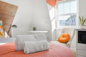 1 habitación, escritorio, tabla de planchar con plancha y wifi gratis