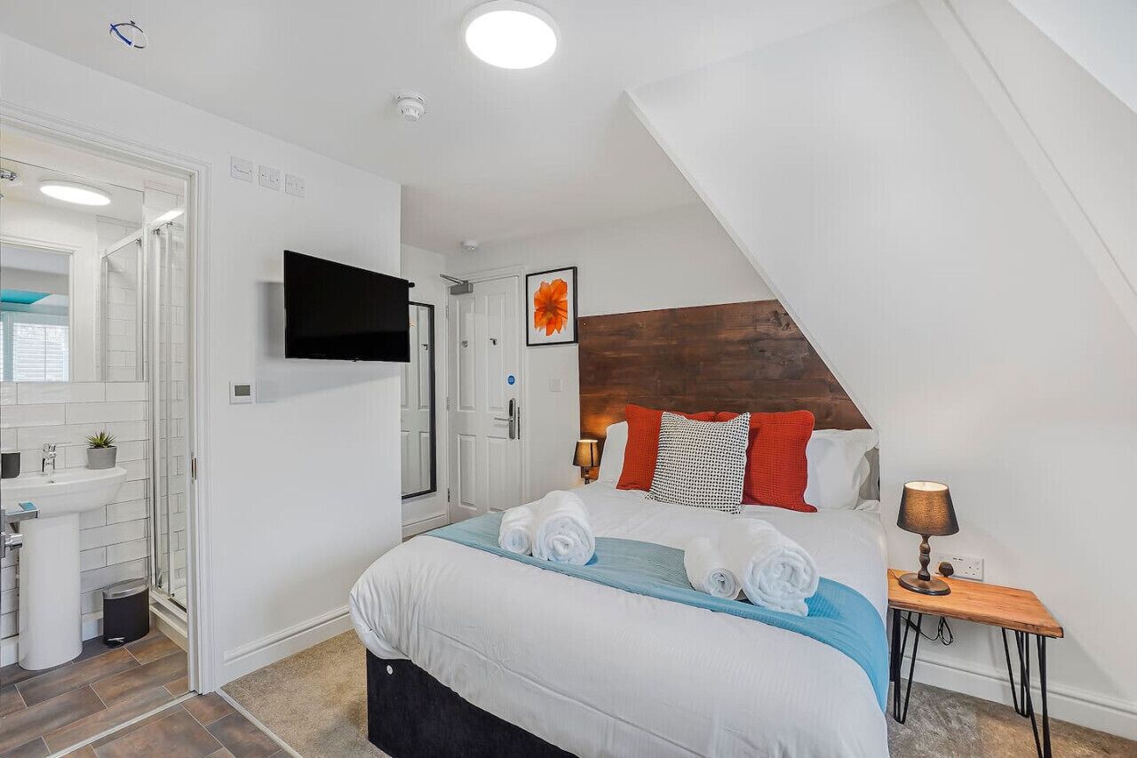 Desk, iron/ironing board, free WiFi, bed sheets