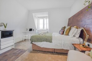 1 habitación, escritorio, tabla de planchar con plancha y wifi gratis