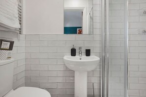 Hårtørrer, håndklæder