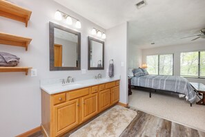 4 bedrooms, desk, iron/ironing board, free WiFi - HV Woodside, Baby Grand Piano (Hidden Valley)