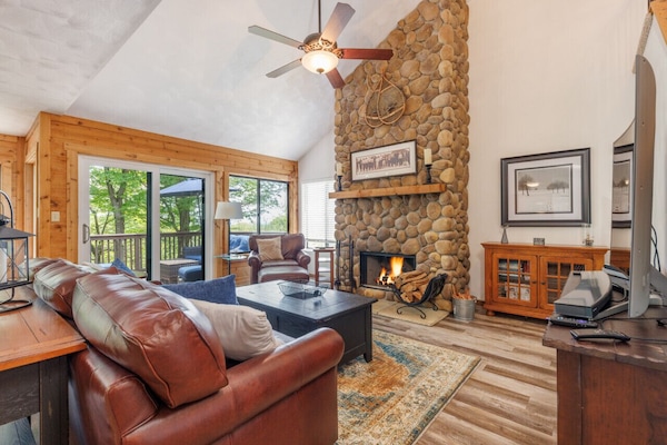 Smart TV, chimenea y videojuegos