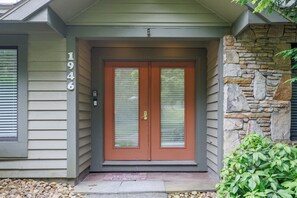 Exterior detail - HV Woodside, Baby Grand Piano (Hidden Valley)