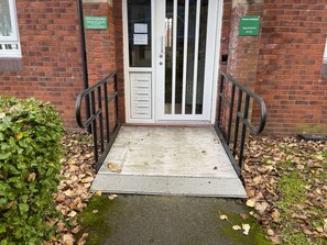House, Accessible | 2 bedrooms, desk - Princess Gardens Liverpool Accessible - Infinity (Liverpool)