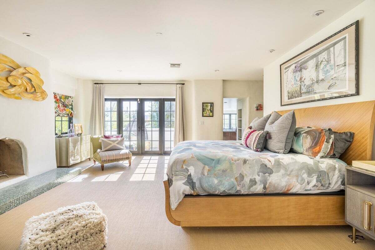 5 bedrooms, desk, iron/ironing board, free WiFi