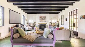 Smart TV, fireplace, table tennis, offices