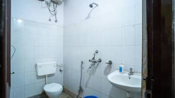 Deluxe Room | Bathroom | Shower, free toiletries, towels, soap