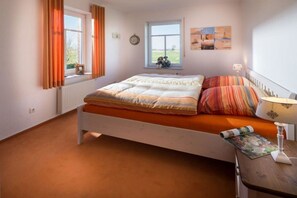 5 chambres, bureau, fer et planche à repasser, accès Internet