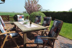 Outdoor dining - Country house at the lighthouse (Krummhörn - Campen)