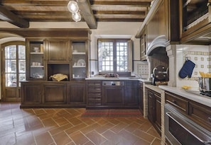 Fridge, microwave, dishwasher, coffee/tea maker