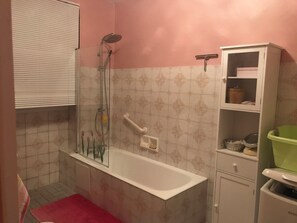 Haartrockner, Seife, Toilettenpapier