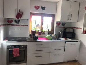 Frigorífic, microones, forn i placa de cuina 