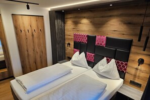 8 bedrooms, internet