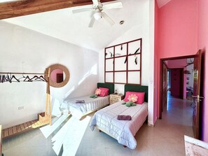2 chambres, fer et planche à repasser, Wi-Fi gratuit, draps fournis