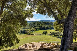 Property grounds - Rancho Robles by AvantStay | ☀️🍷 Vineyard Villa w/ Views, Pool & Privacy (Paso Robles)
