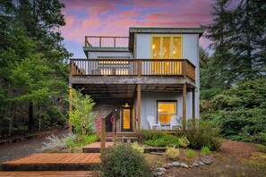 Exterior - Buttercup Bay Hideaway by AvantStay | Cozy Escape w/ Fire Pit, Walk to Beach (Manzanita)