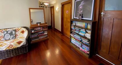 Double room 10 minutes drive to central station with free off-road parking.