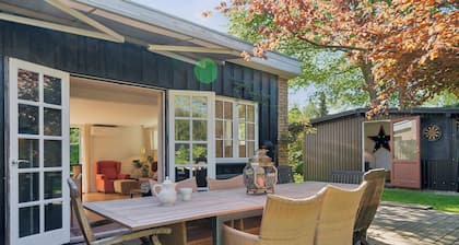 Spacious summer house with pool.