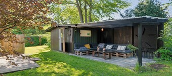 Spacious summer house with pool.