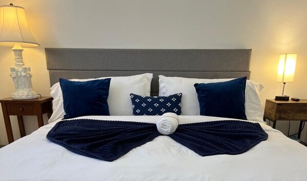 1 Schlafzimmer, Schreibtisch, Bügeleisen/Bügelbrett, Reisekinderbett