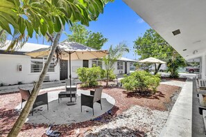 Terrace/patio - Rustic Retreat - Prime Location w Stylish Design (Fort Lauderdale)