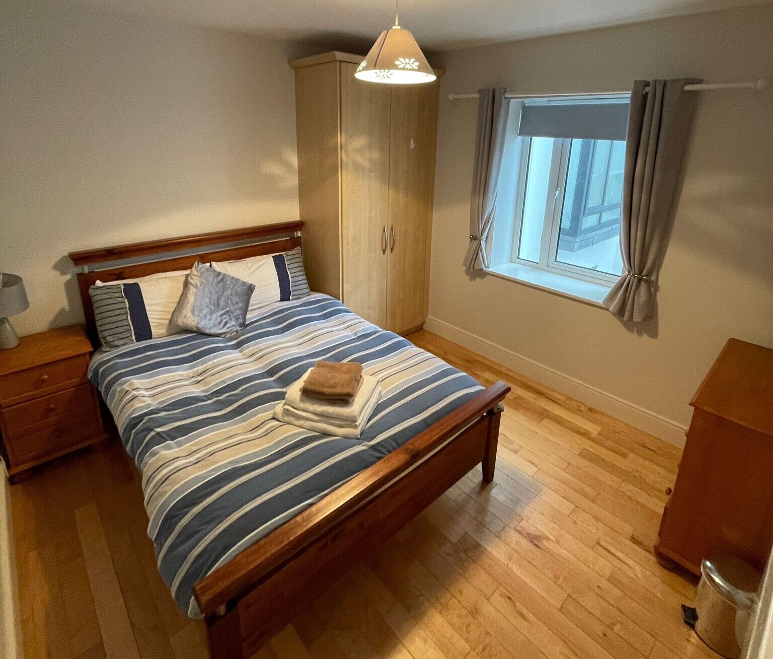 3 bedrooms, internet, bed sheets