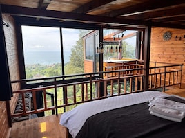 1 bilik tidur, meja, ruang kerja komputer riba, kalis bunyi