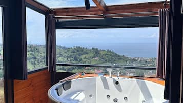 Premium Villa | Jetted bathtub