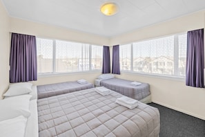 프리미엄 스위트 | 책상, 암막 커튼, 다리미/다리미판, 무료 WiFi