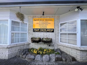 Fassade der Unterkunft – Abend/Nacht