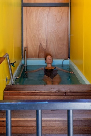 Indoor spa tub