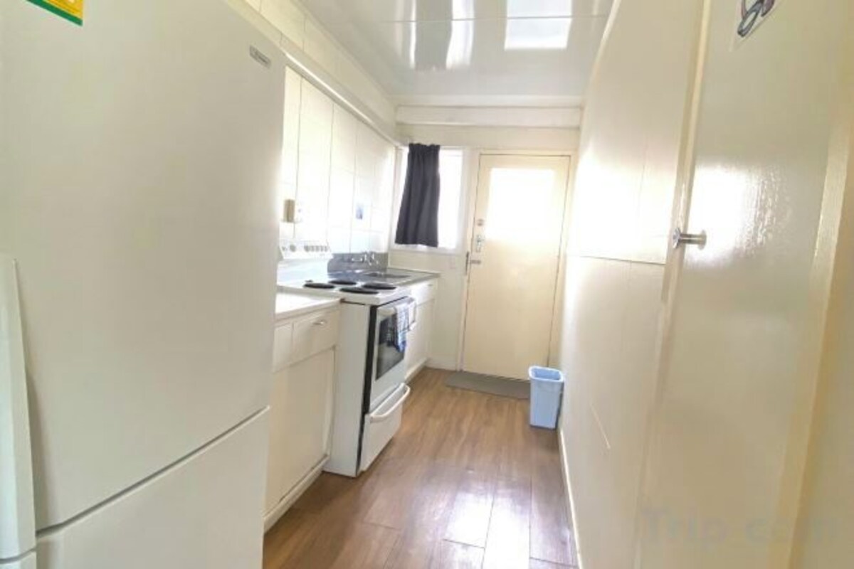 Private kitchen | Stovetop, dishwasher, toaster, highchair