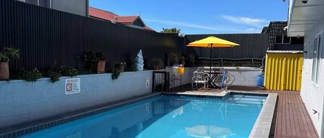 2 piscinas cubiertas, una piscina al aire libre