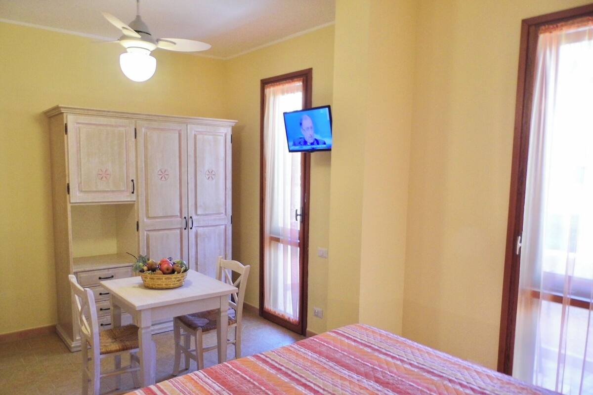 Studio | Living area | 24-inch flat-screen TV with digital channels