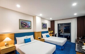 ห้องแฟมิลี่สำหรับสี่ท่าน, เตียงใหญ่ 2 เตียง, ระเบียง, วิวเมือง | ผ้าปูที่นอนฝ้ายอียิปต์, เครื่องนอนระดับพรีเมียม