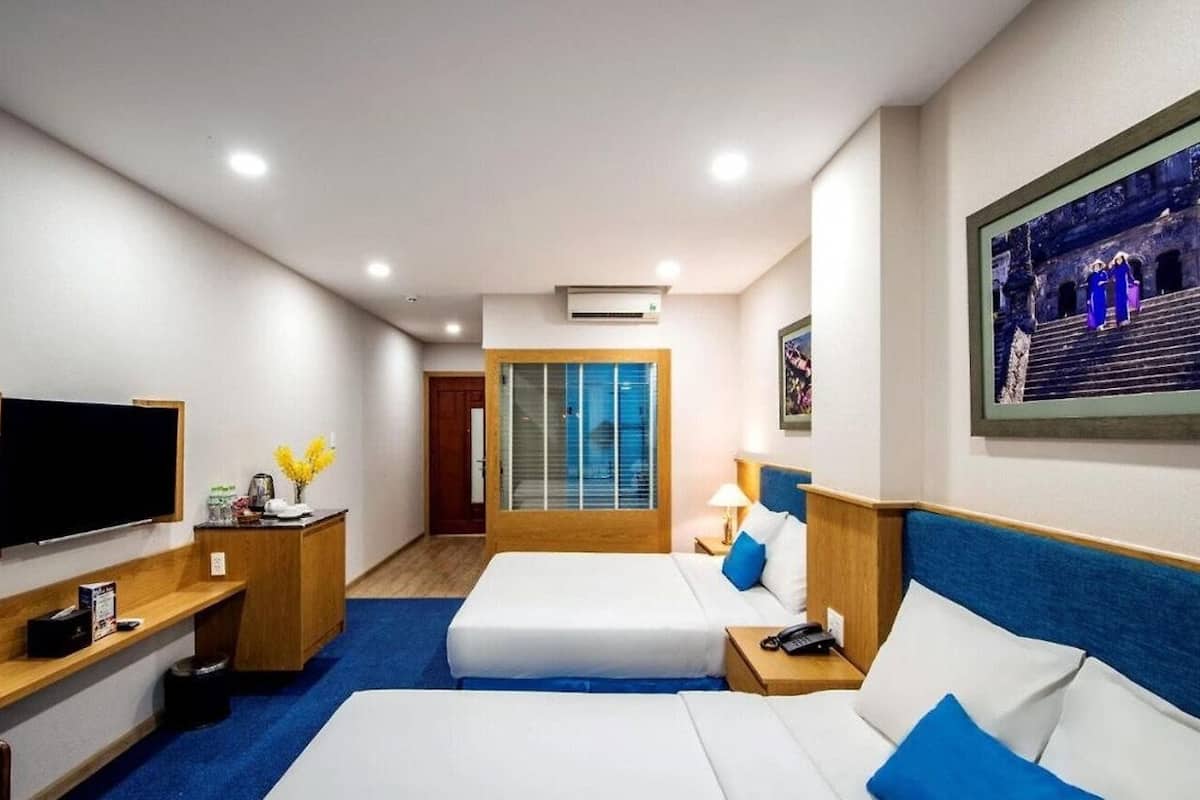 Egyptian cotton sheets, premium bedding, pillow-top beds, minibar