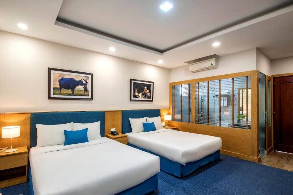 Egyptian cotton sheets, premium bedding, pillow-top beds, minibar