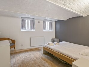 2 quartos, ferros/tábuas de passar roupa, Wi-Fi, roupa de cama