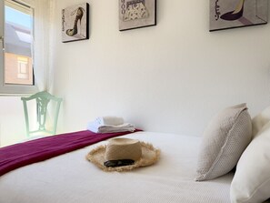 2 bedrooms, iron/ironing board, bed sheets