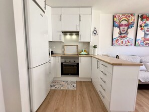 Microwave, coffee/tea maker, cookware/dishes/utensils, dining tables