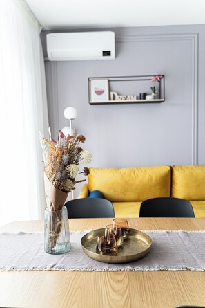 Smart TV - Delux Suite features 100 m2 of 2 bedrooms apartment in Bacău, near Arena Mall (Bacău)