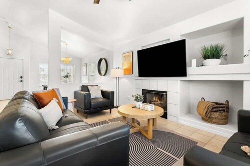 5BR Luxury Oasis w/ Pool & Spa + Games and MORE!