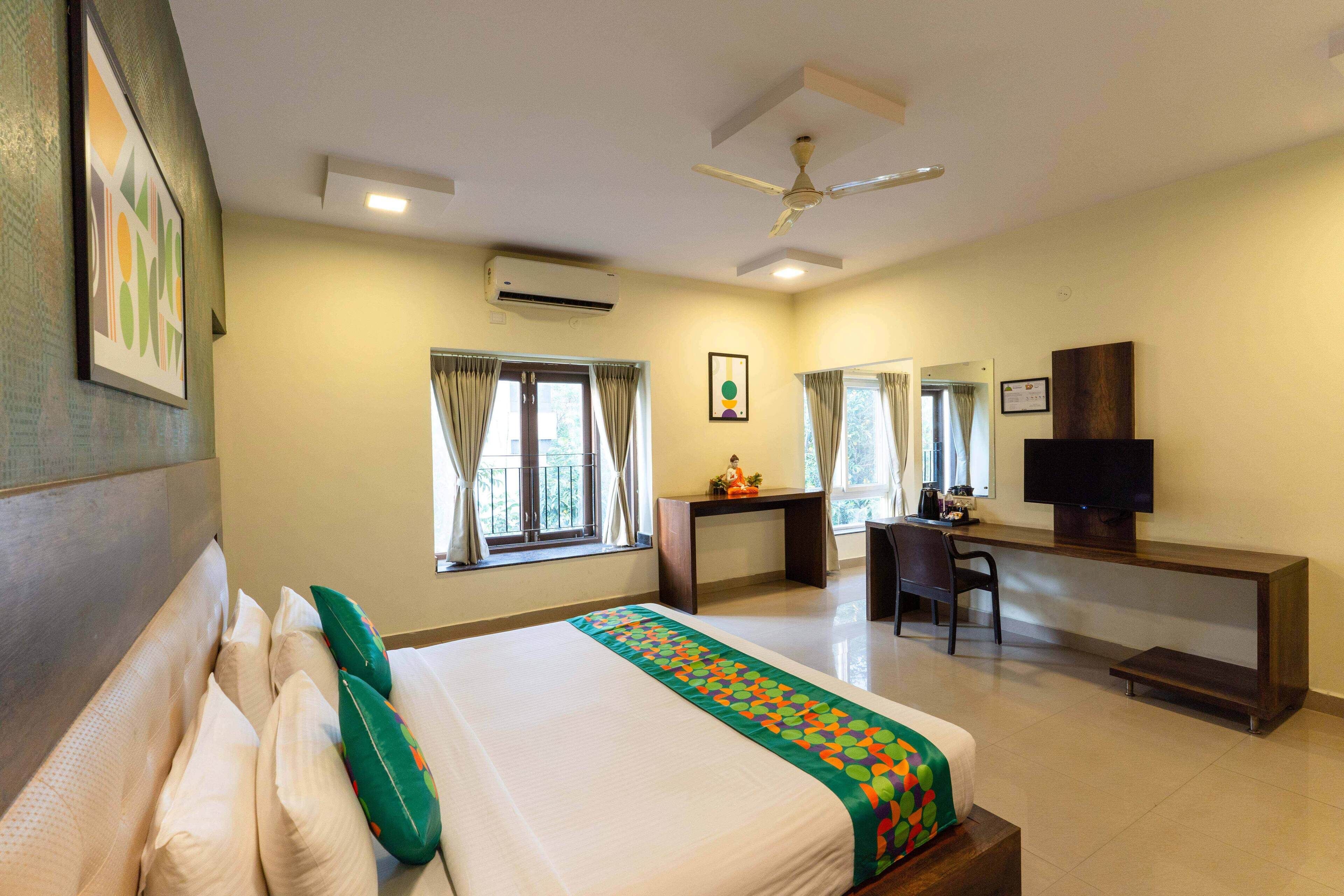 Premium Room | Blackout curtains, iron/ironing board, bed sheets