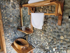Shower, rainfall showerhead, free toiletries, hair dryer - Sapa Mackeno (Sa Pa)