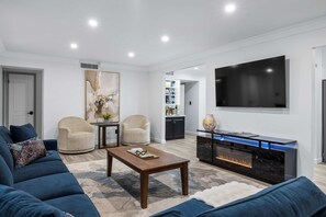 Fernseher, Kamin, Arbeitsbereiche