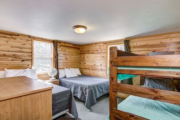 3 bedrooms, WiFi - The Walleye at Lincolnwood Resort (Birchwood)