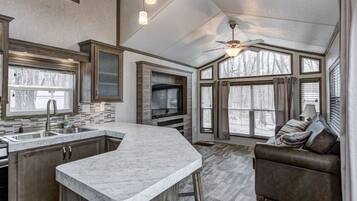 Cookware/dishes/utensils