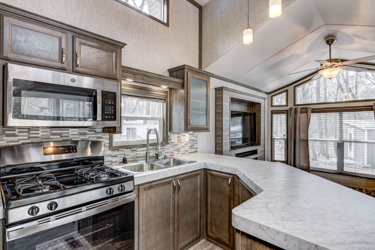 Batterie de cuisine, vaisselle et ustensiles