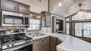 Cookware/dishes/utensils